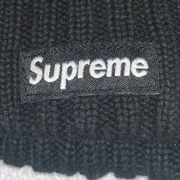AUTHENTIC Supreme beanie (toque) - Picture 4 of 5